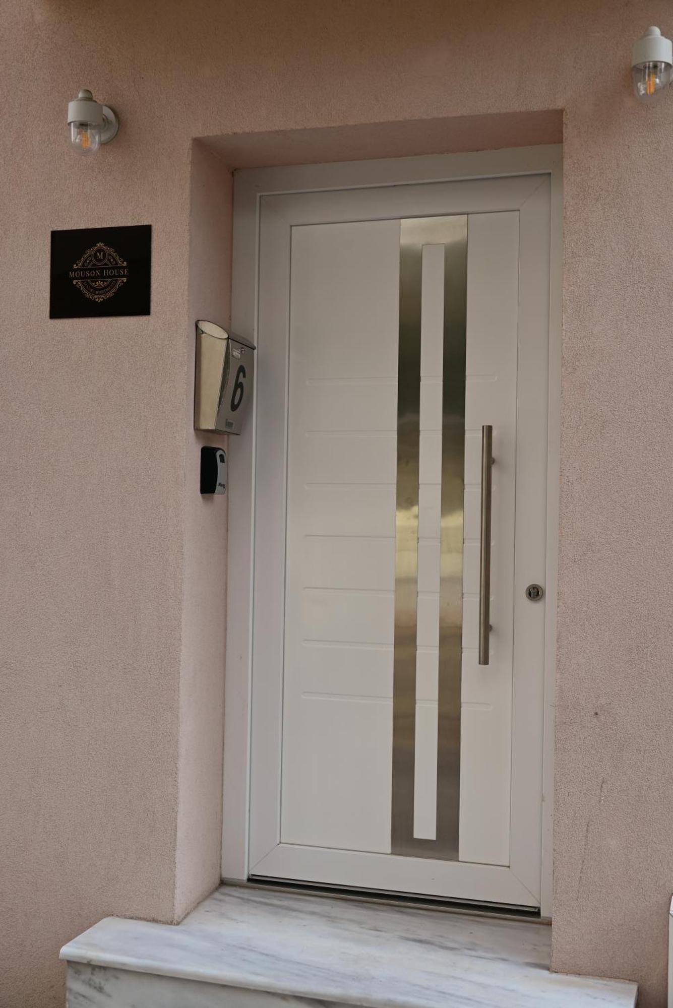 Mouson Luxury Suite With Free Private Parking カヴァラ エクステリア 写真